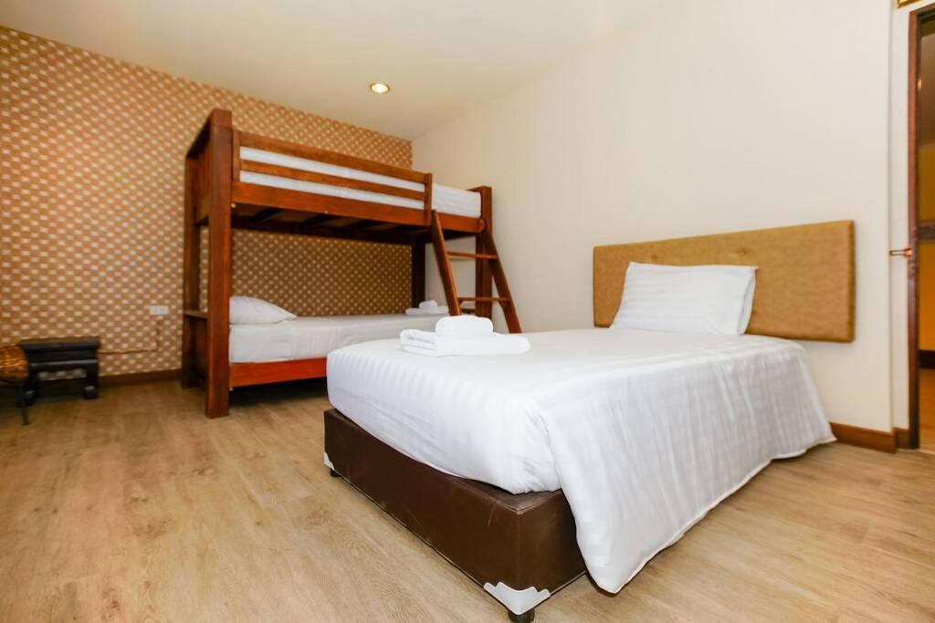 Family For 5 Pax Near Thapae Gate Apartment Chiang Mai