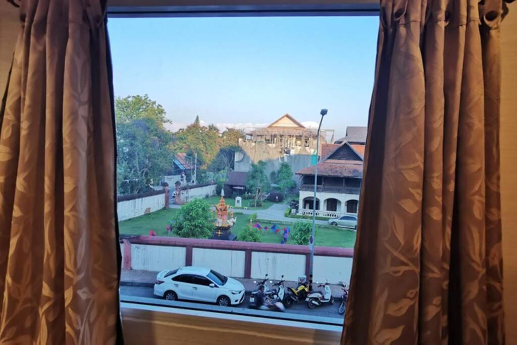 Family For 5 Pax Near Thapae Gate