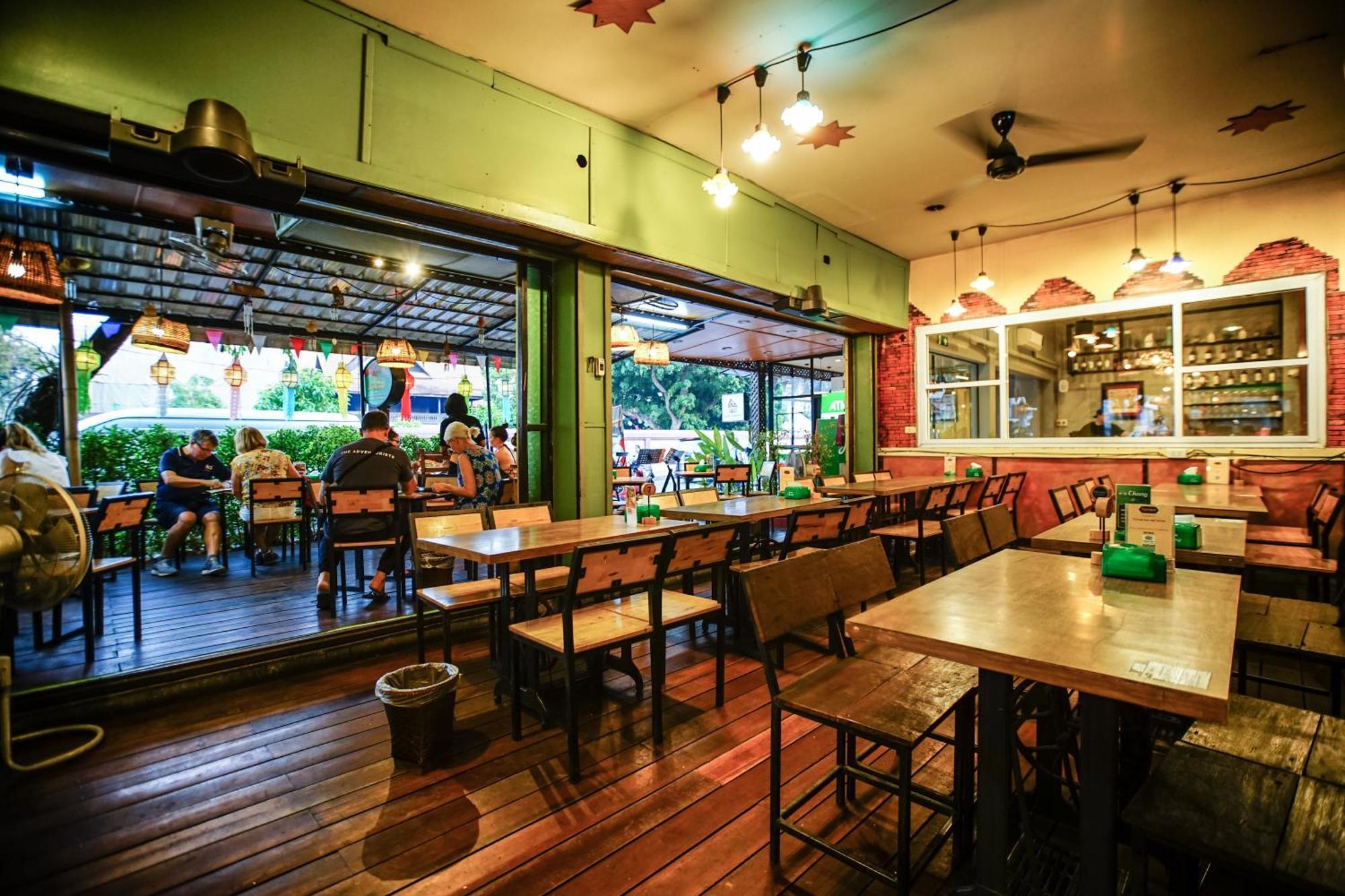 Family For 5 Pax Near Thapae Gate Chiang Mai